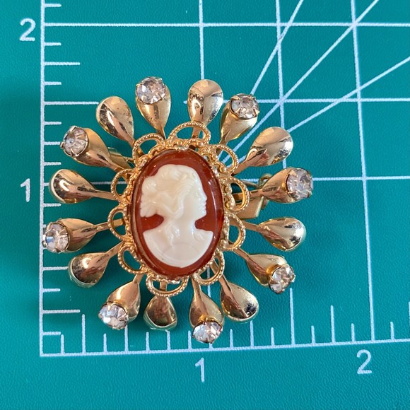 Cameo Brooch Victorian Revival Rhinestone Gold Tone Frame Lady Profile - Picture 10 of 10